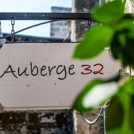 32 Old Town 3*