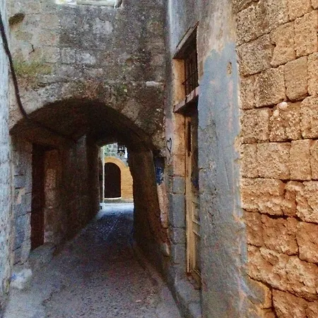 32 Old Town Gasthuis Rhodes City